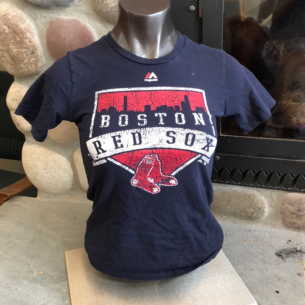 navy blue tee shirt